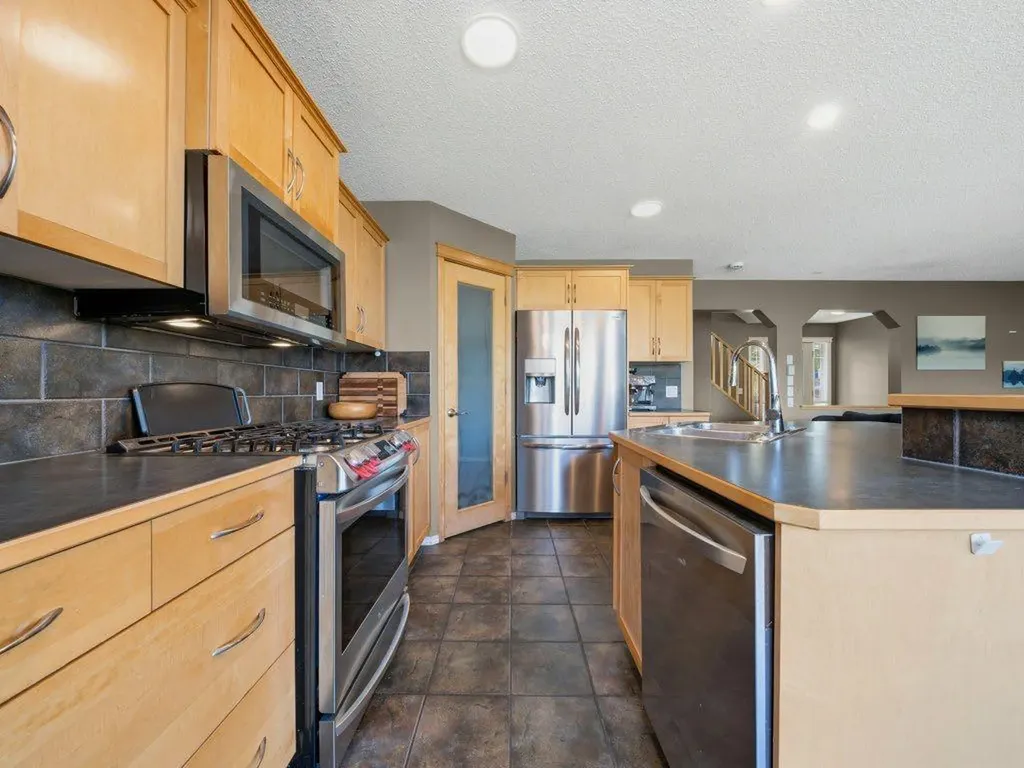 23 Tuscany Ravine View NW Calgary AB T3L 2T1