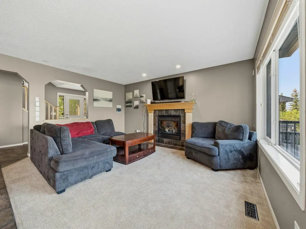 23 Tuscany Ravine View NW Calgary AB T3L 2T1