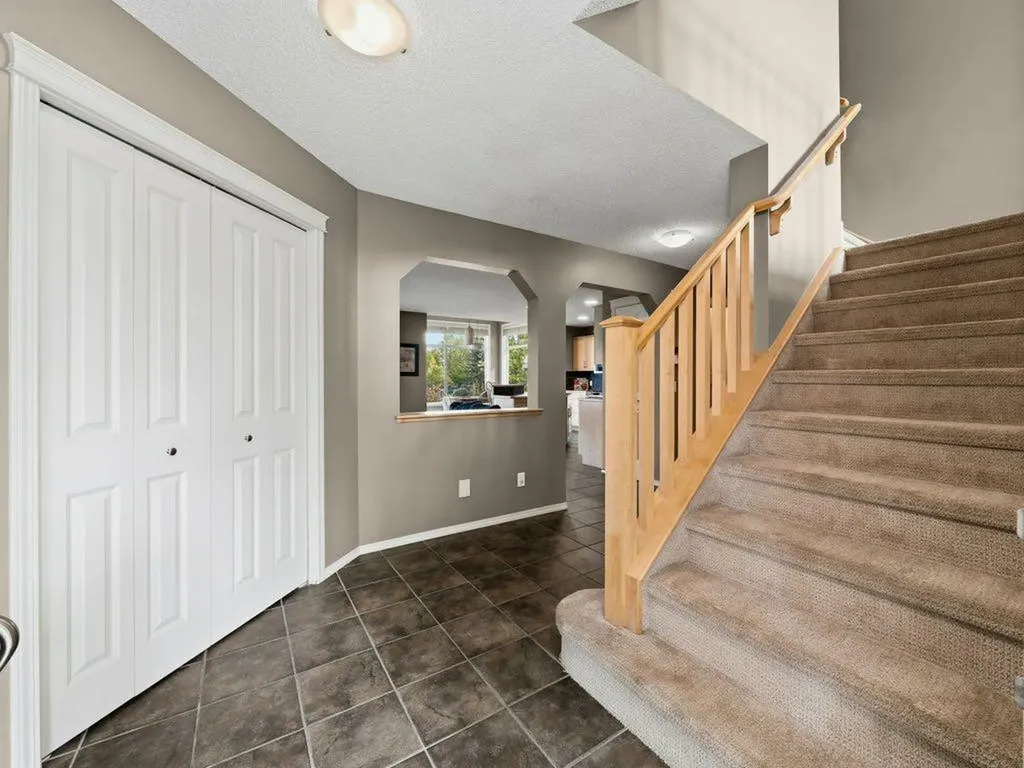 23 Tuscany Ravine View NW Calgary AB T3L 2T1