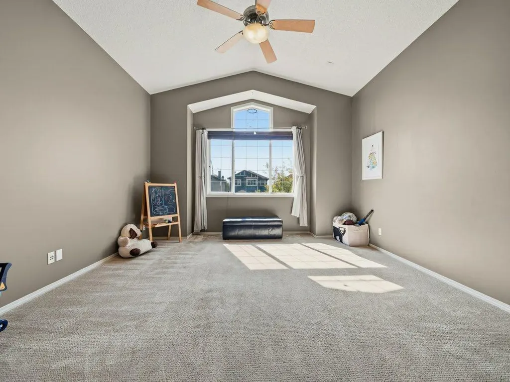 23 Tuscany Ravine View NW Calgary AB T3L 2T1
