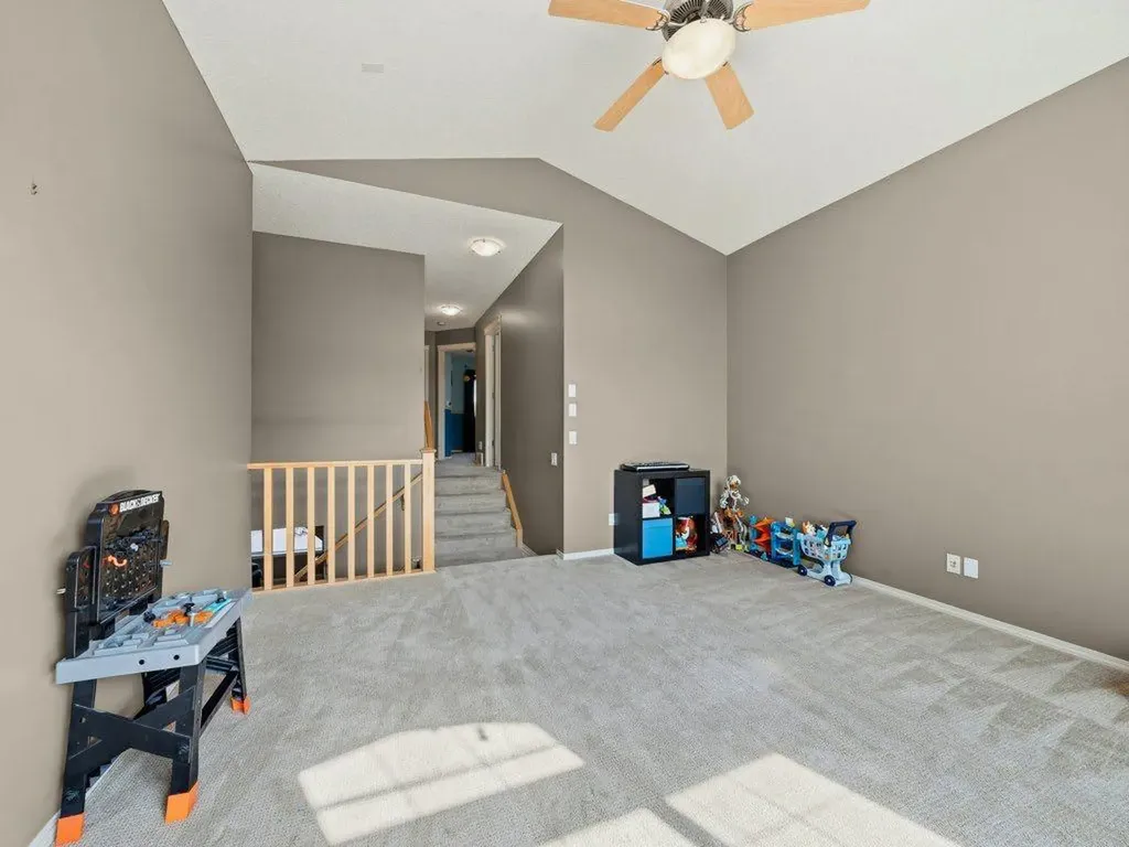 23 Tuscany Ravine View NW Calgary AB T3L 2T1