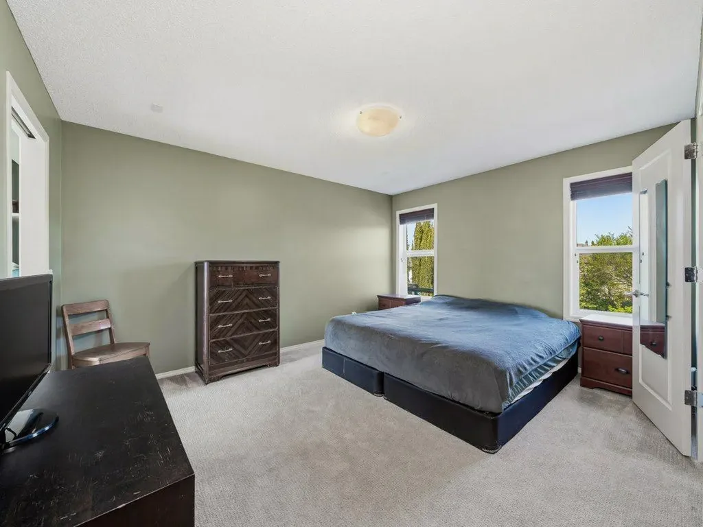 23 Tuscany Ravine View NW Calgary AB T3L 2T1