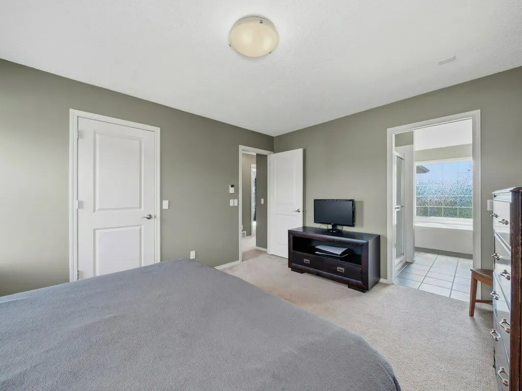 23 Tuscany Ravine View NW Calgary AB T3L 2T1