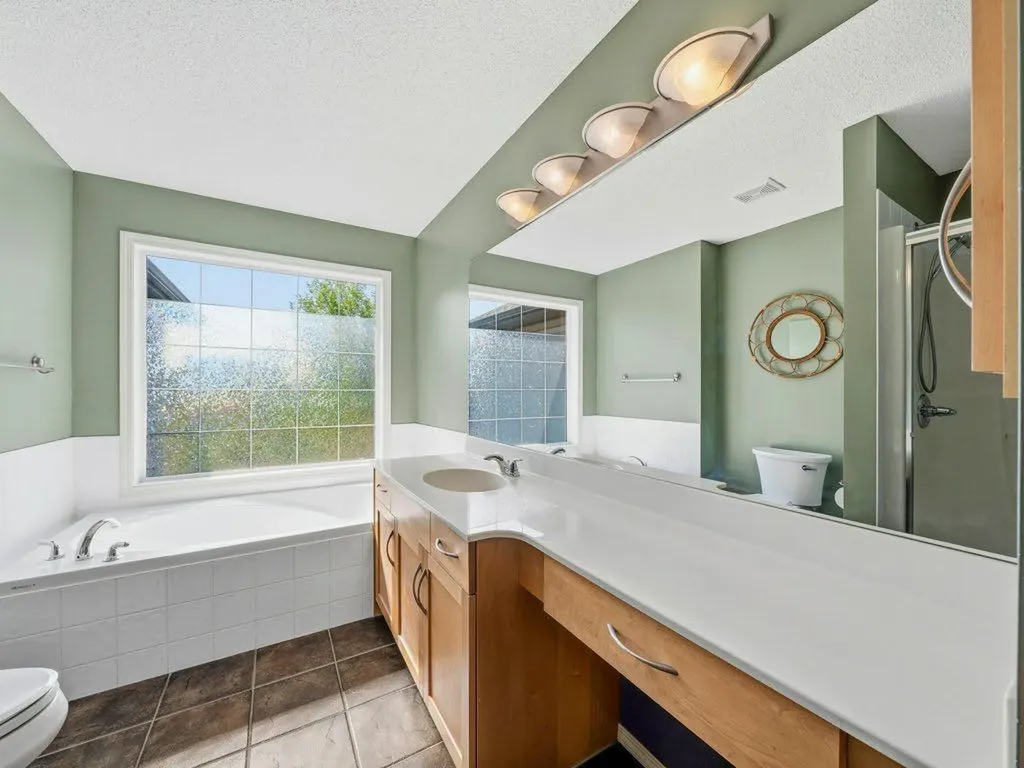 23 Tuscany Ravine View NW Calgary AB T3L 2T1