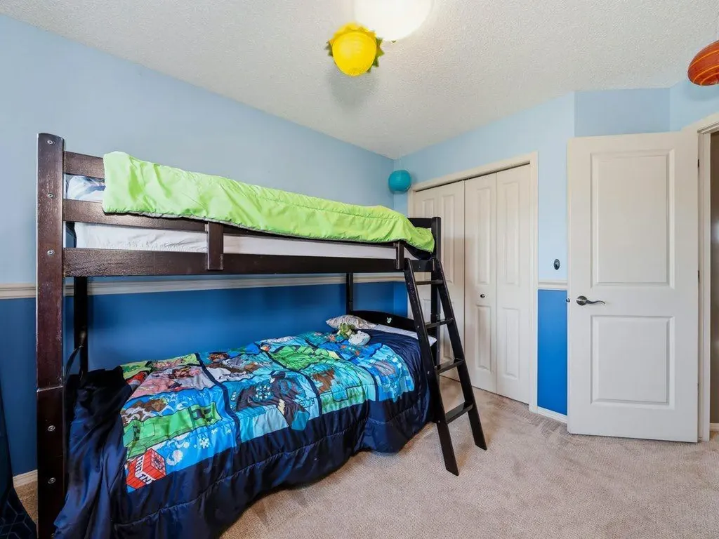23 Tuscany Ravine View NW Calgary AB T3L 2T1