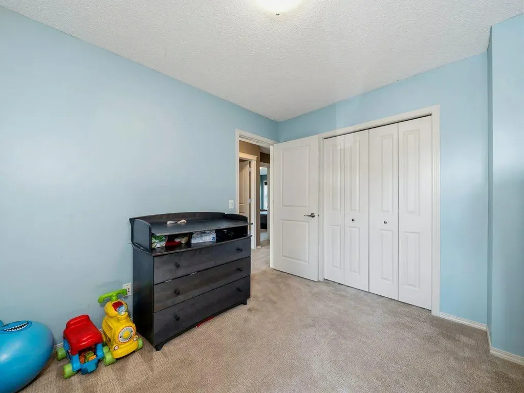 23 Tuscany Ravine View NW Calgary AB T3L 2T1