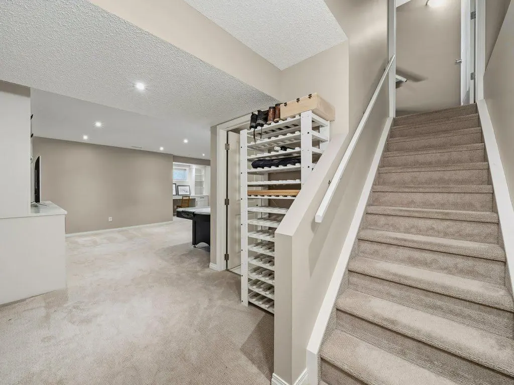 23 Tuscany Ravine View NW Calgary AB T3L 2T1