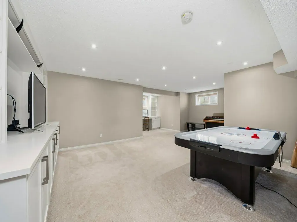 23 Tuscany Ravine View NW Calgary AB T3L 2T1