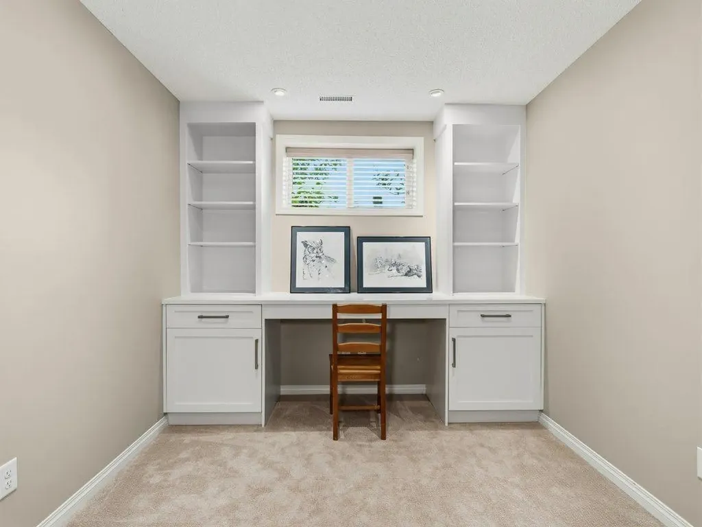 23 Tuscany Ravine View NW Calgary AB T3L 2T1