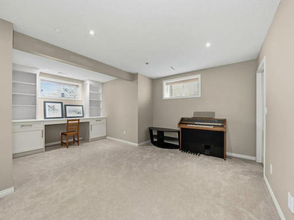 23 Tuscany Ravine View NW Calgary AB T3L 2T1