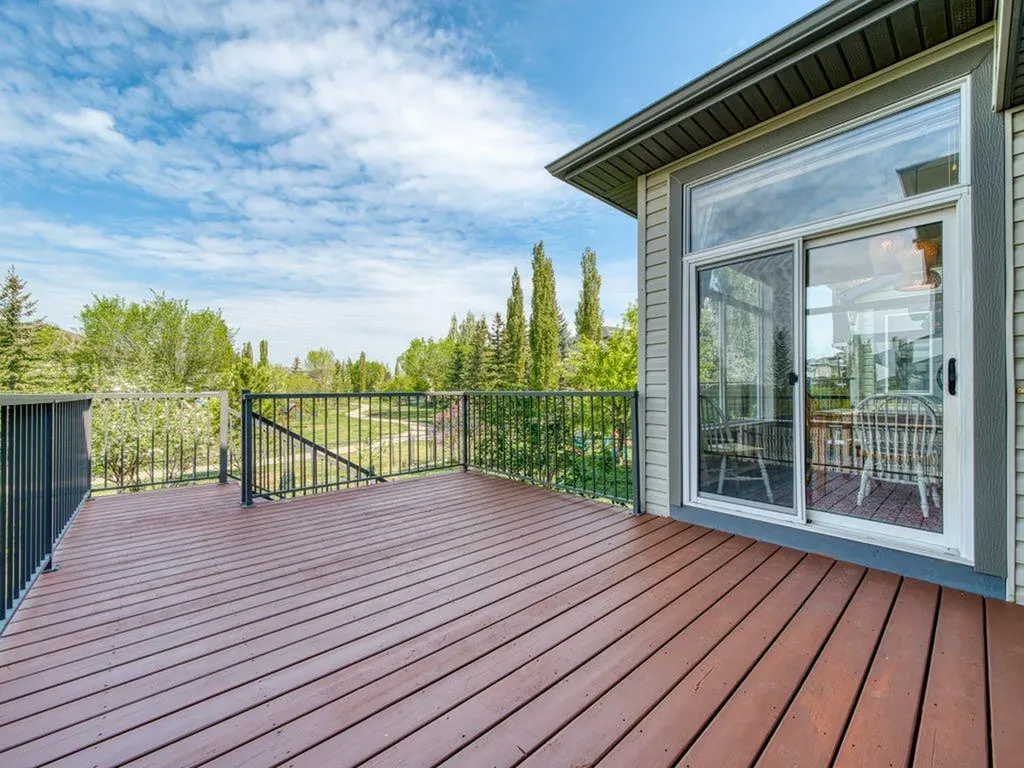 23 Tuscany Ravine View NW Calgary AB T3L 2T1