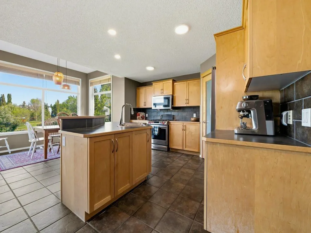 23 Tuscany Ravine View NW Calgary AB T3L 2T1