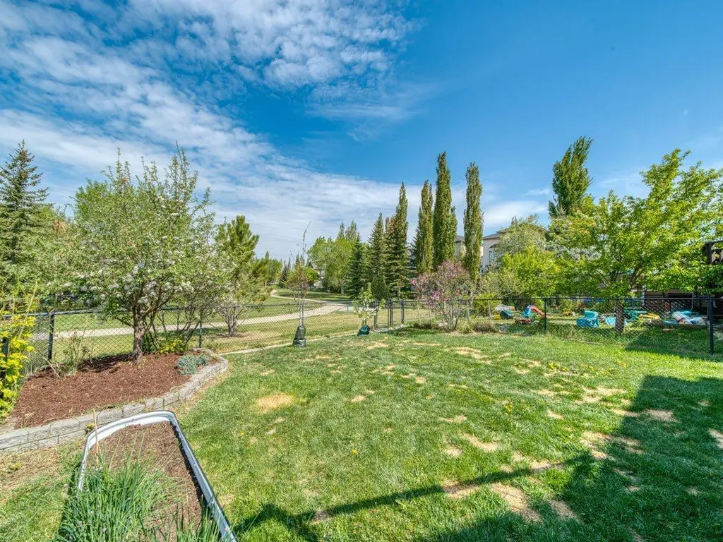 23 Tuscany Ravine View NW Calgary AB T3L 2T1