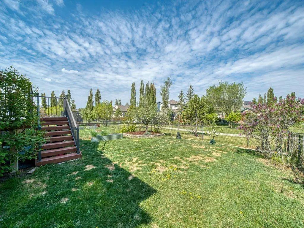 23 Tuscany Ravine View NW Calgary AB T3L 2T1