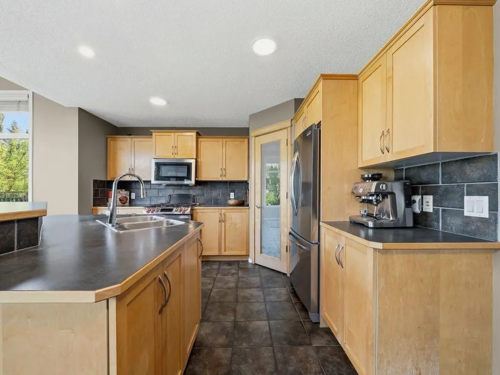 23 Tuscany Ravine View NW Calgary AB T3L 2T1