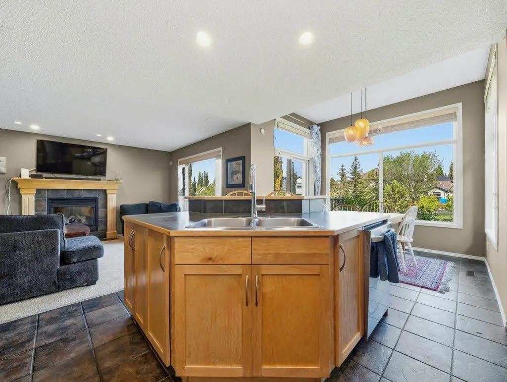 23 Tuscany Ravine View NW Calgary AB T3L 2T1