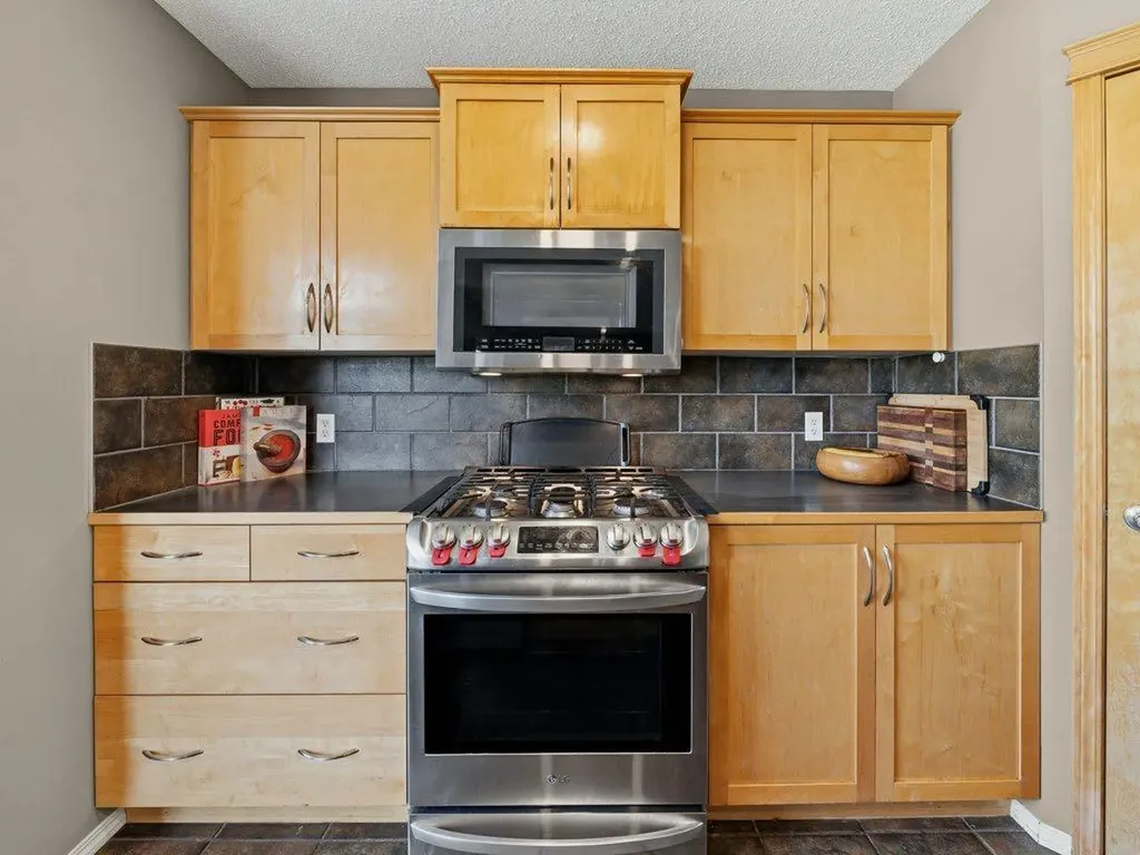 23 Tuscany Ravine View NW Calgary AB T3L 2T1