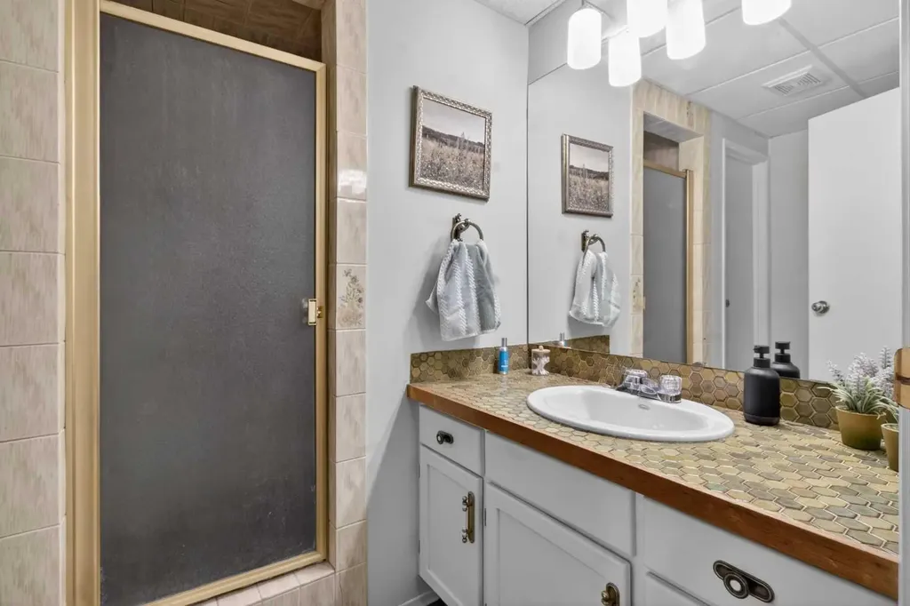 348 Midlake Boulevard SE Calgary AB T2X 1M9