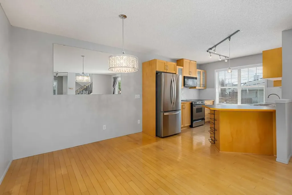 7171 Coach Hill Road Calgary AB T3H 3R7