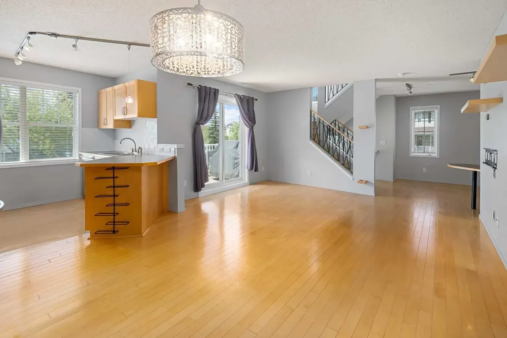 7171 Coach Hill Road Calgary AB T3H 3R7