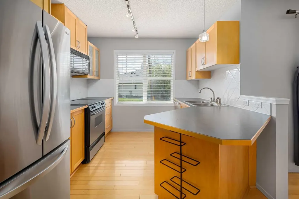 7171 Coach Hill Road Calgary AB T3H 3R7