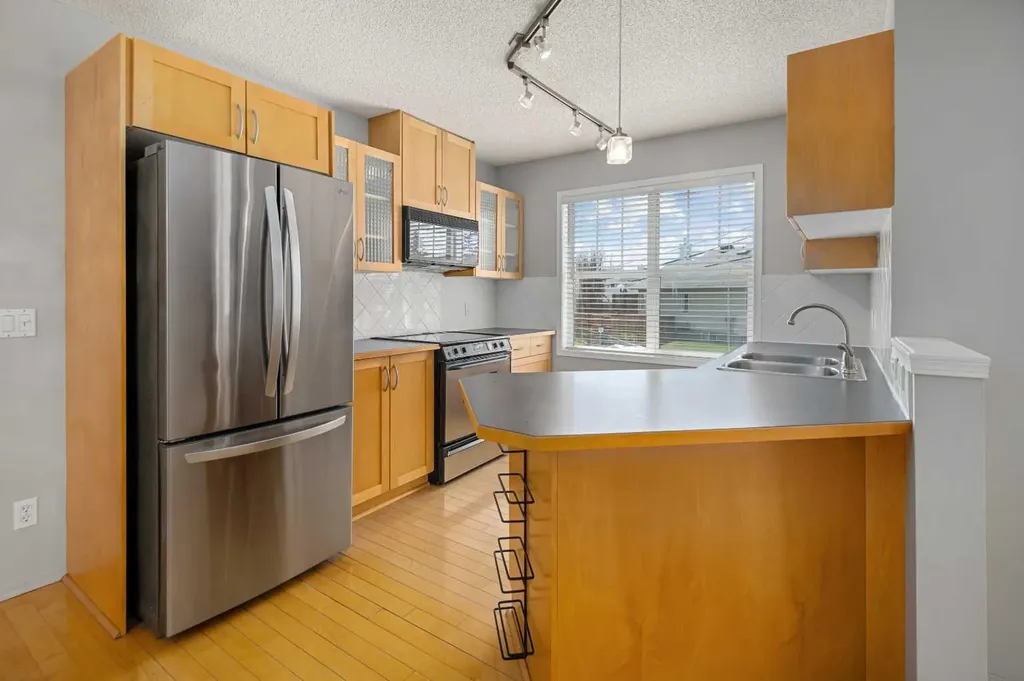 7171 Coach Hill Road Calgary AB T3H 3R7