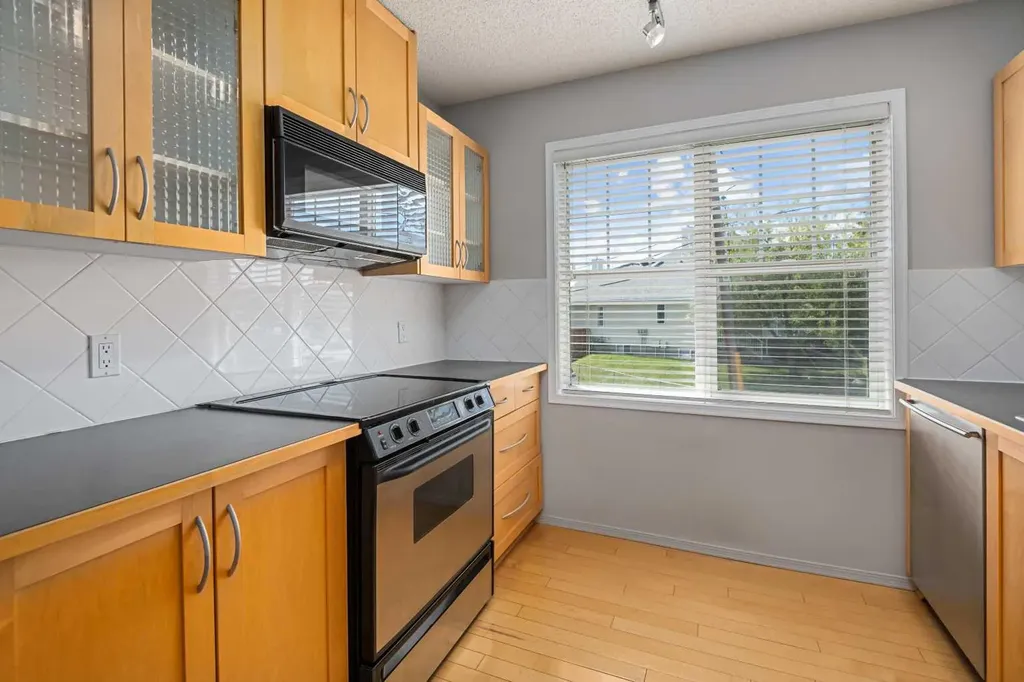 7171 Coach Hill Road Calgary AB T3H 3R7