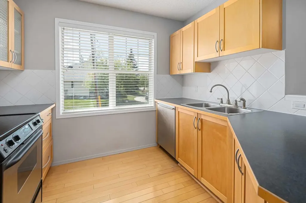7171 Coach Hill Road Calgary AB T3H 3R7