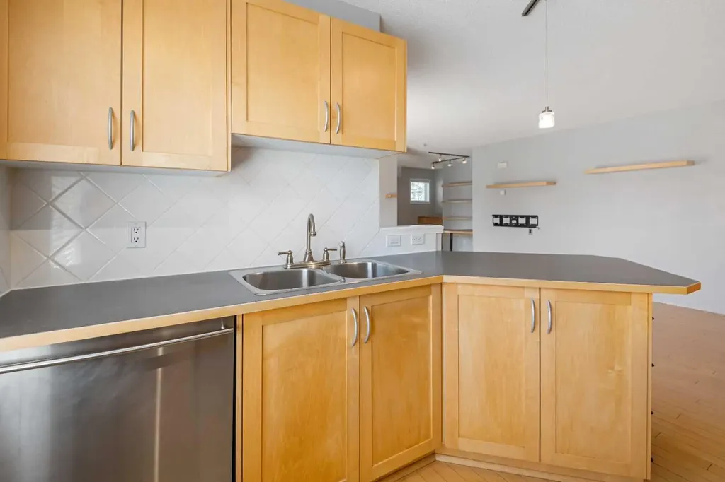 7171 Coach Hill Road Calgary AB T3H 3R7