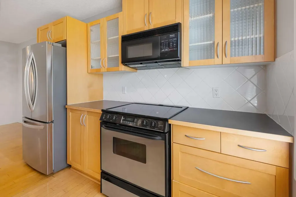 7171 Coach Hill Road Calgary AB T3H 3R7