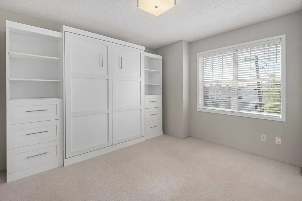 7171 Coach Hill Road Calgary AB T3H 3R7