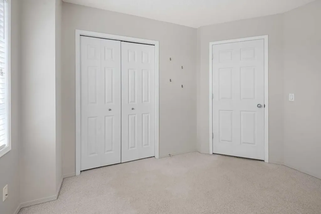7171 Coach Hill Road Calgary AB T3H 3R7