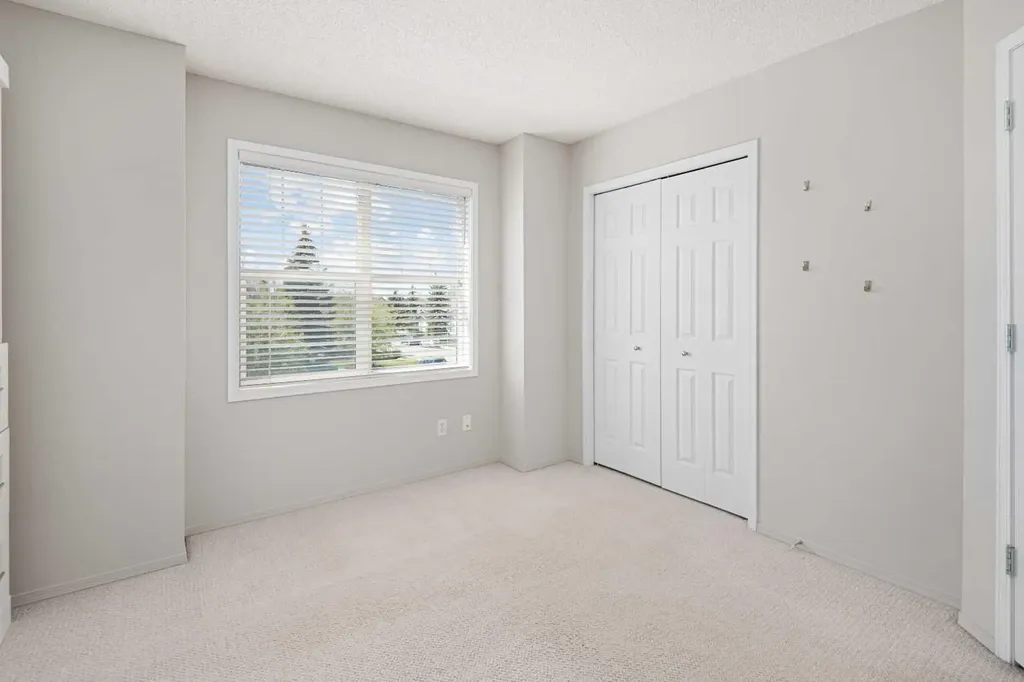 7171 Coach Hill Road Calgary AB T3H 3R7