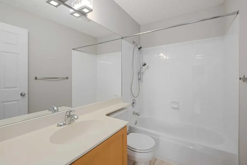 7171 Coach Hill Road Calgary AB T3H 3R7