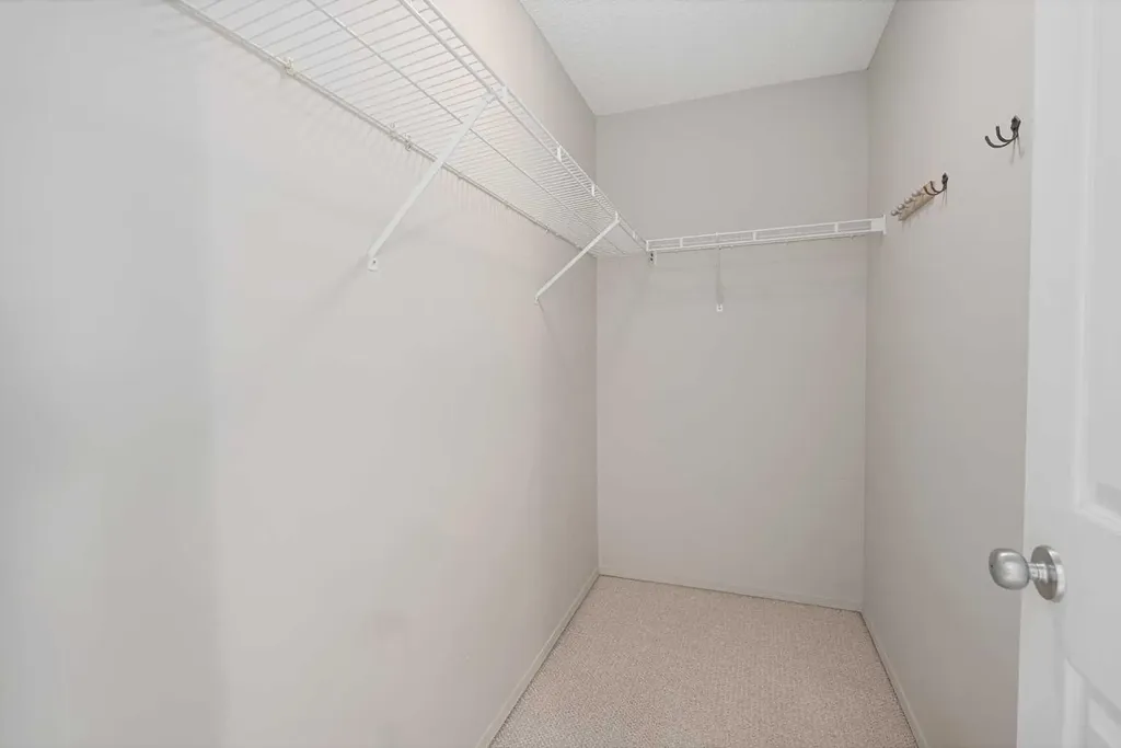 7171 Coach Hill Road Calgary AB T3H 3R7