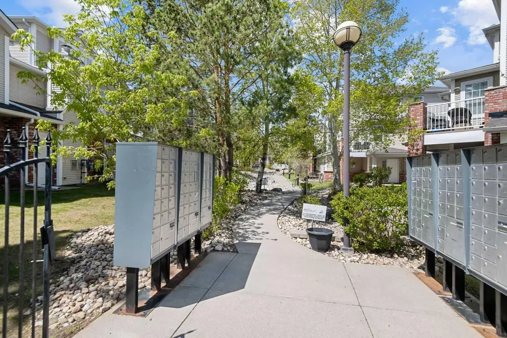 7171 Coach Hill Road Calgary AB T3H 3R7