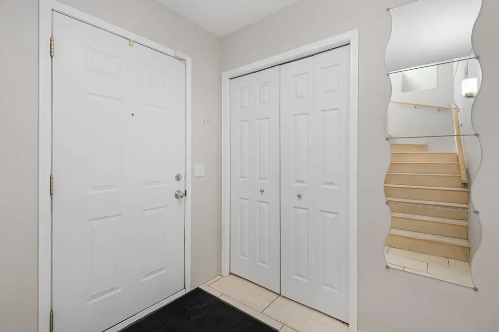 7171 Coach Hill Road Calgary AB T3H 3R7