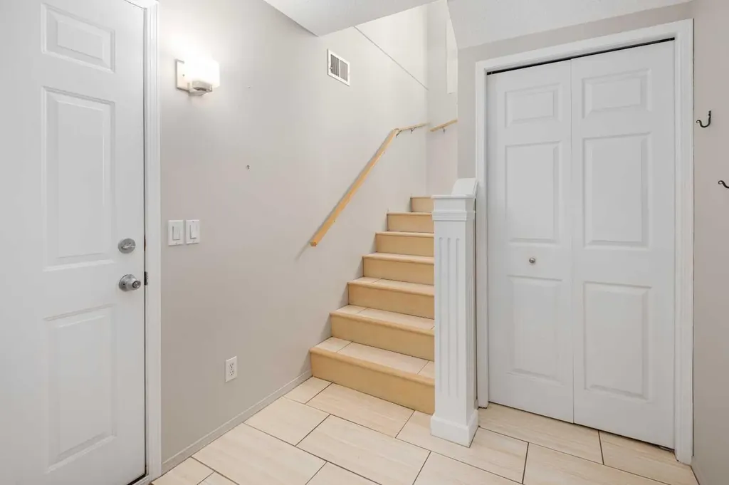 7171 Coach Hill Road Calgary AB T3H 3R7