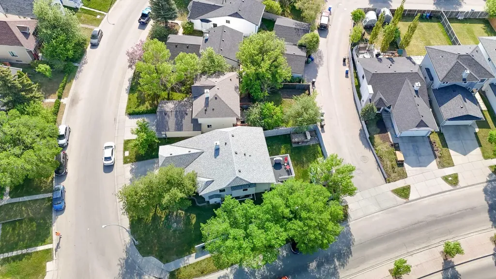 272 Covington Road NE Calgary AB T3K4G2