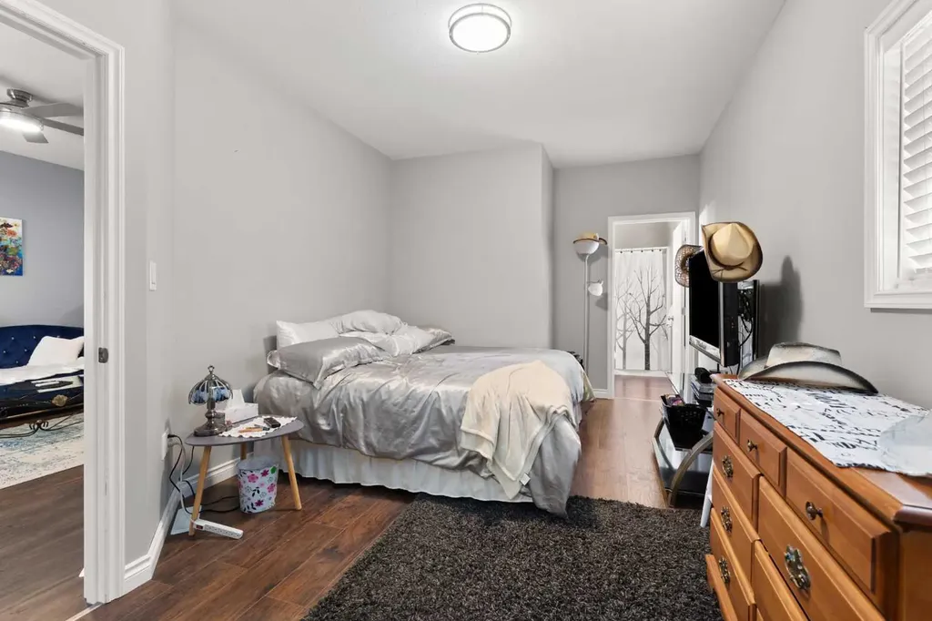 525B 4 Avenue SE Medicine Hat AB T1A 2N7