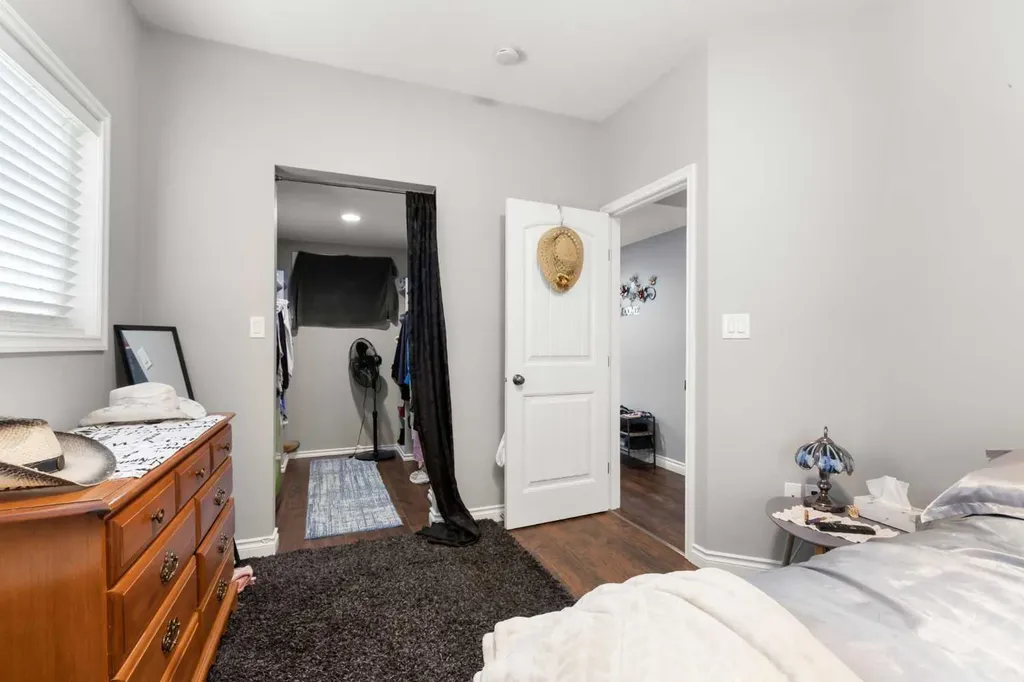 525B 4 Avenue SE Medicine Hat AB T1A 2N7