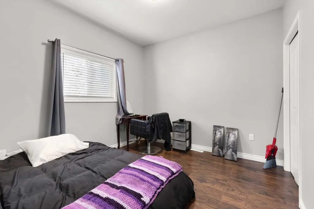 525B 4 Avenue SE Medicine Hat AB T1A 2N7