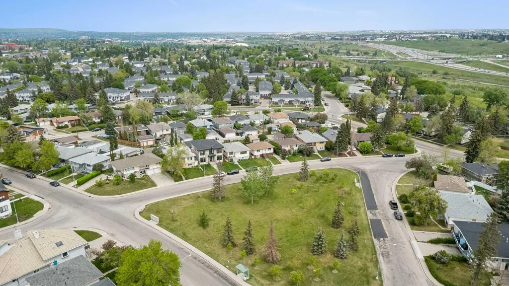 1228 Bantry Street NE Calgary AB T2E 5E7