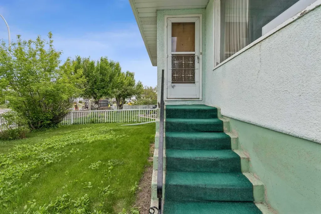 1228 Bantry Street NE Calgary AB T2E 5E7