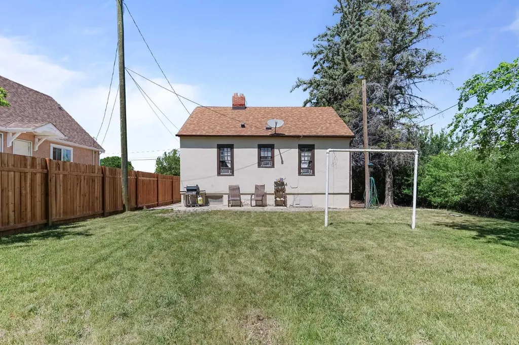 54 Church Avenue Raymond AB T0K 2S0