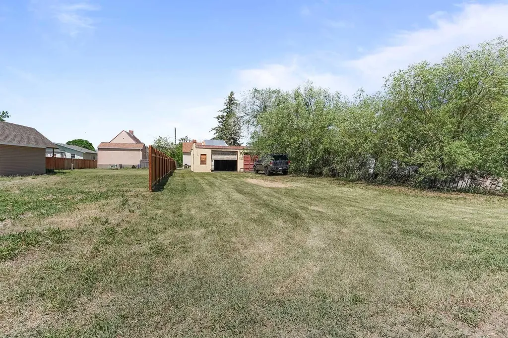 54 Church Avenue Raymond AB T0K 2S0
