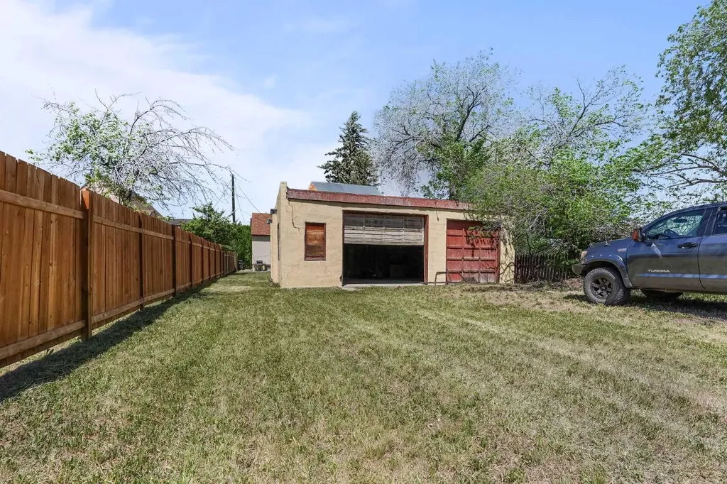 54 Church Avenue Raymond AB T0K 2S0
