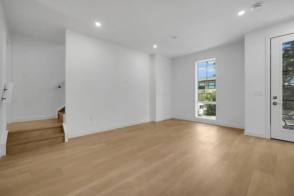 612 12 Avenue NE Calgary AB T2E 1B1