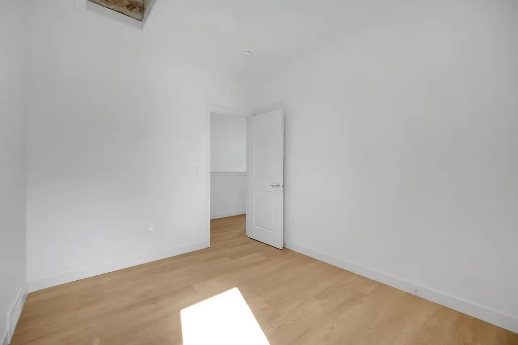 612 12 Avenue NE Calgary AB T2E 1B1