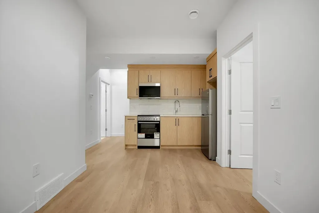 612 12 Avenue NE Calgary AB T2E 1B1